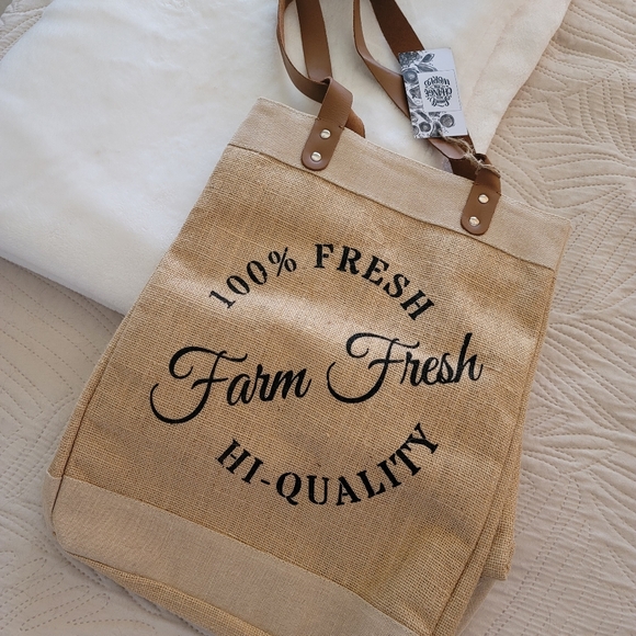 🤎"Small Acts" Large Tote🤎 - Picture 9 of 10